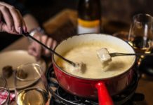 Η Ελληνική κουζίνα έχει το δικό της fondue. Μένει μόνο να το φτιάξετε!