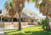 Mitsos Restaurant: Απολαύστε κάθε στιγμή σας πάνω στο κύμα!