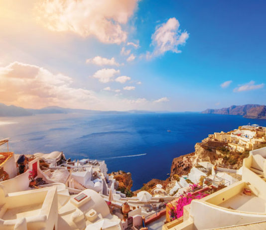 The two faces of Santorini!