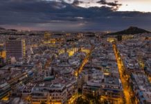 H φαντασμαγορική “ξενάγηση” της Αθήνας που έγινε viral!