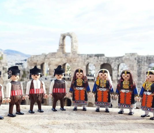 PlaymoGreek: Όταν τα Playmobil ντύθηκαν… ελληνικά!