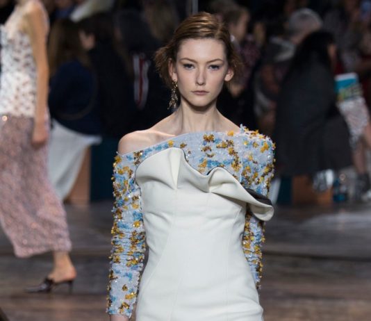 Christian Dior: Η νέα του κολεξιόν σε ένα fashion show υπερπαραγωγή!