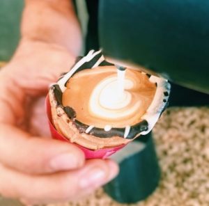 lifemagazinegr-i-nea-tasi-ston-kafe-espresso-se-xwnaki-kafes-se-xwnaki-capuccino-freddo-i-moda-tou-kafe(1)
