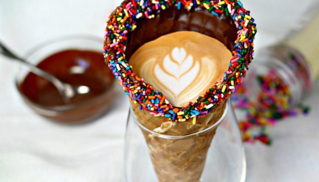 lifemagazinegr-i-nea-tasi-ston-kafe-espresso-se-xwnaki-kafes-se-xwnaki-capuccino-freddo-i-moda-tou-kafe(5)