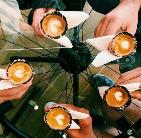 lifemagazinegr-i-nea-tasi-ston-kafe-espresso-se-xwnaki-kafes-se-xwnaki-capuccino-freddo-i-moda-tou-kafe(8)