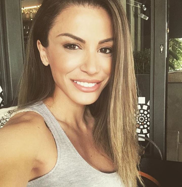 lifemagazinegr-loukia-kyriakou-sxediazei-kai-kolazei-i-pio-sexy-ellinokypria-sxediastria-modas-(20)