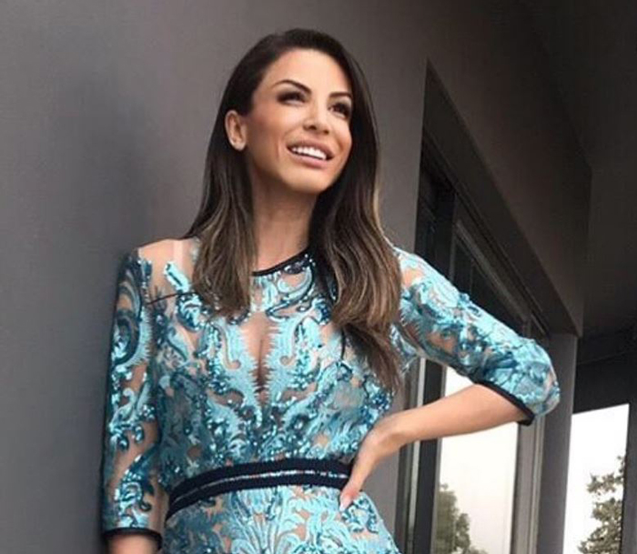 lifemagazinegr-loukia-kyriakou-sxediazei-kai-kolazei-i-pio-sexy-ellinokypria-sxediastria-modas-(8)