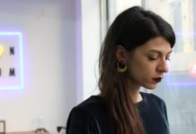 Η Νταϊάνα Βαρδάξη φτιάχνει κοσμήματα από πετράδια και μουσική!