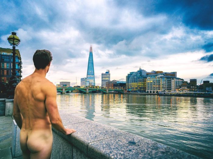 lifemagazinegr_naked_professor_londino_2