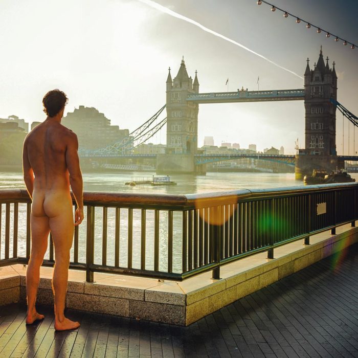 lifemagazinegr_naked_professor_londino_3