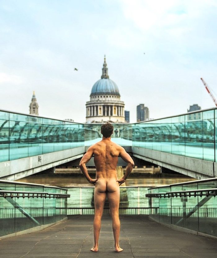 lifemagazinegr_naked_professor_londino_4