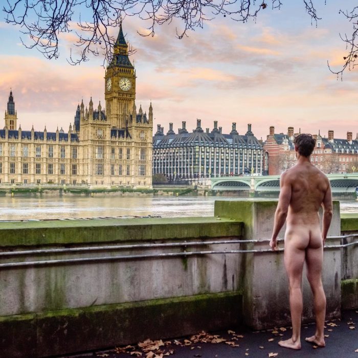 lifemagazinegr_naked_professor_londino_5