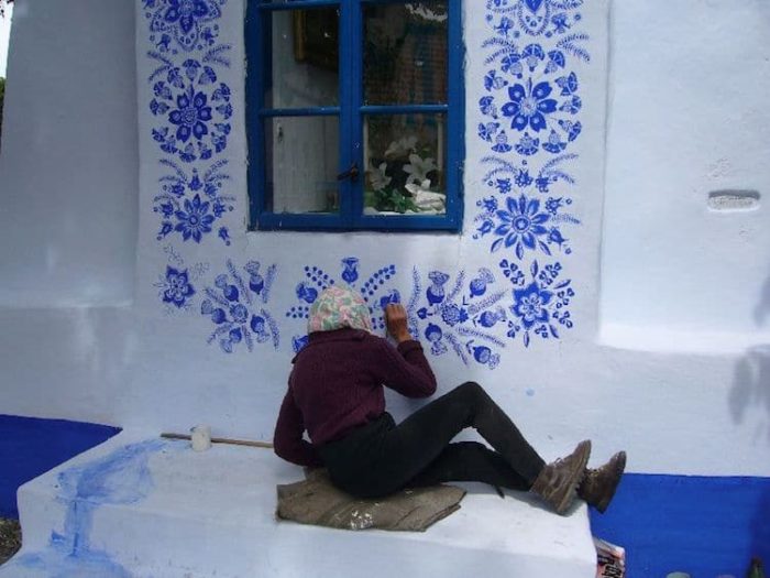 lifemagazine_giagia_pou_zografizei_stin_tsexia (9)